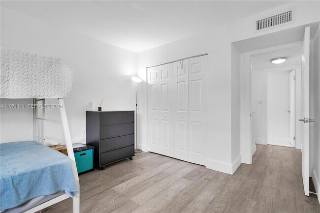 Building Photo - 830 NW 87th Ave