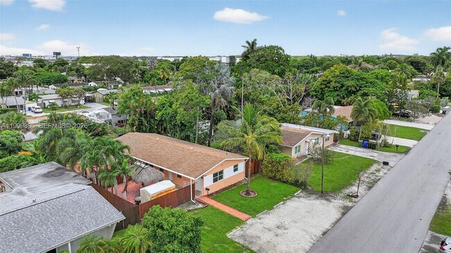 Building Photo - 920 SW 30th St