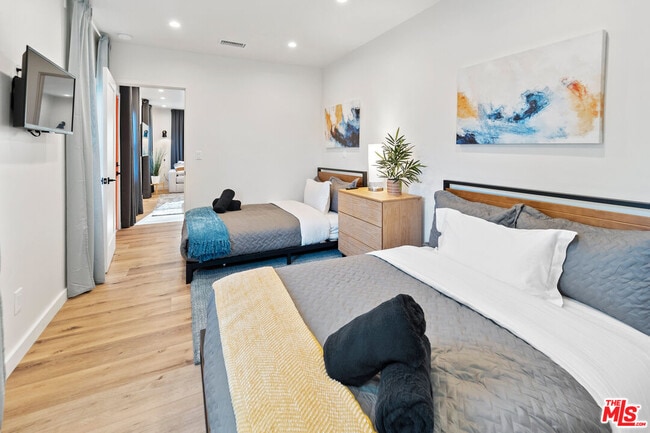 Building Photo - 5500 Morella Ave