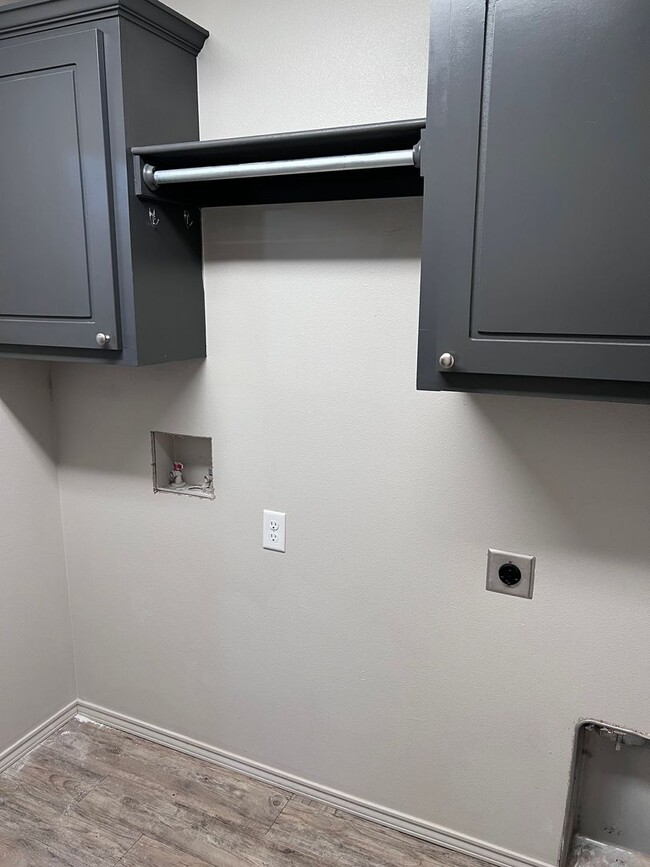 Building Photo - Amazing corner location in Wolfforth  4 be...