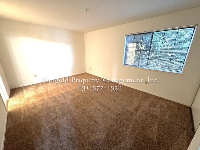 Building Photo - 221 Quail Run Ct