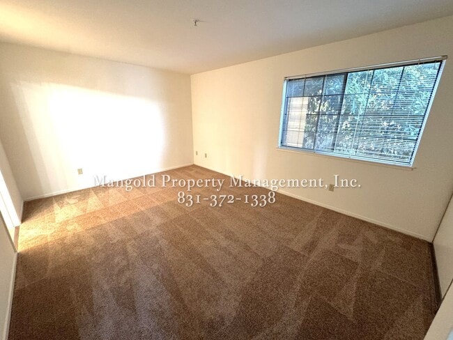 Building Photo - Spacious 2-Bed, 2-Bath Condo with Fireplac...