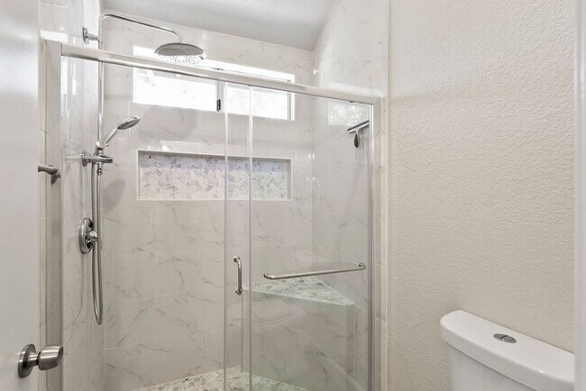 Building Photo - Move-In Special - 50% Off First Month’s Rent! Beautiful End Unit Condo with Overlook of Park and ...