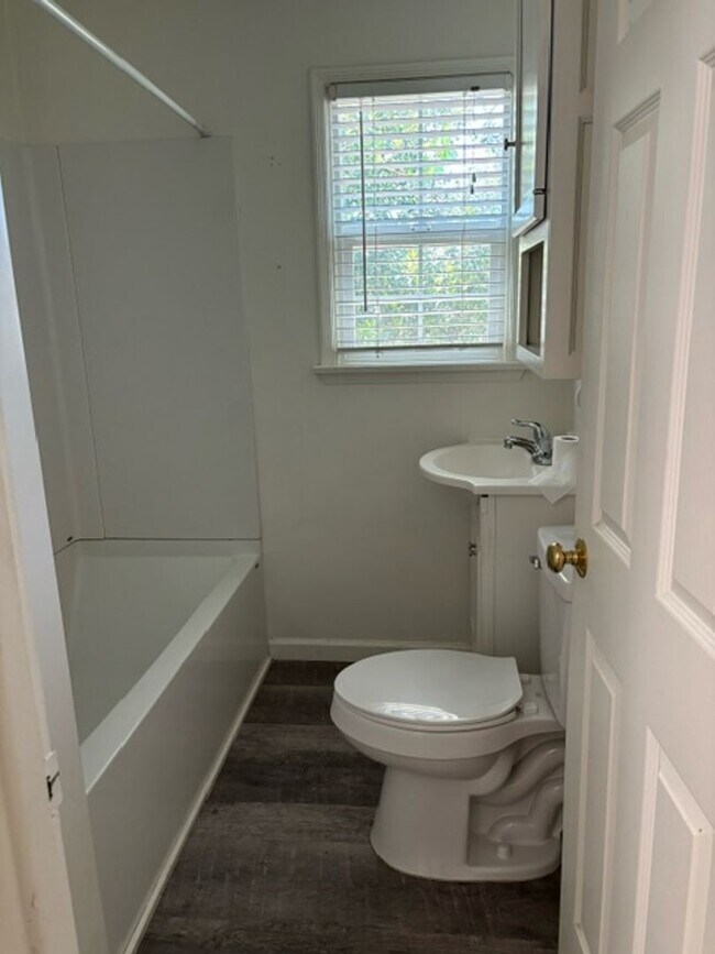 Building Photo - 821 Vine St