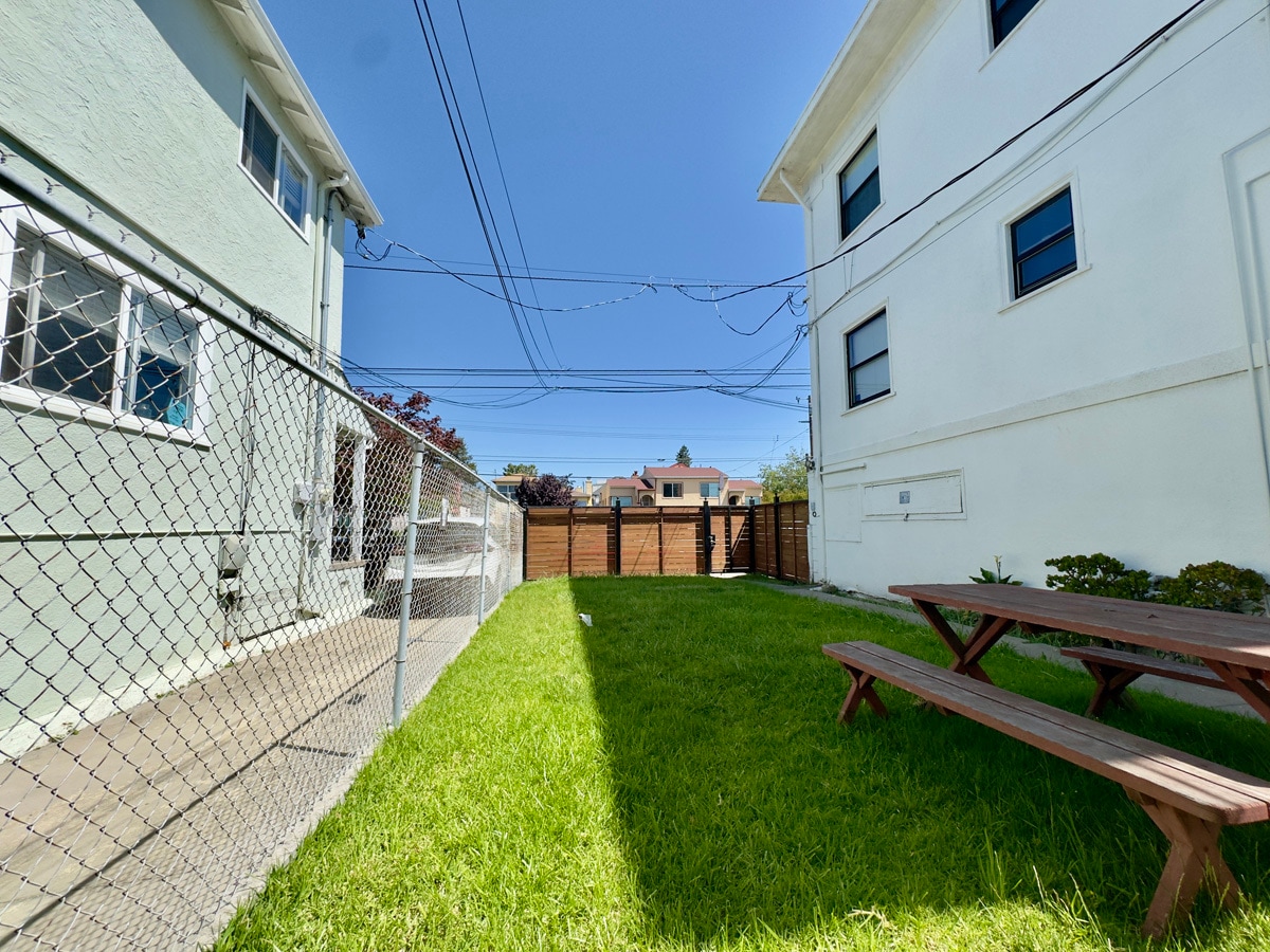 Building Photo - 835 40th St