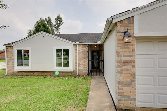Building Photo - 15803 Pryor Dr