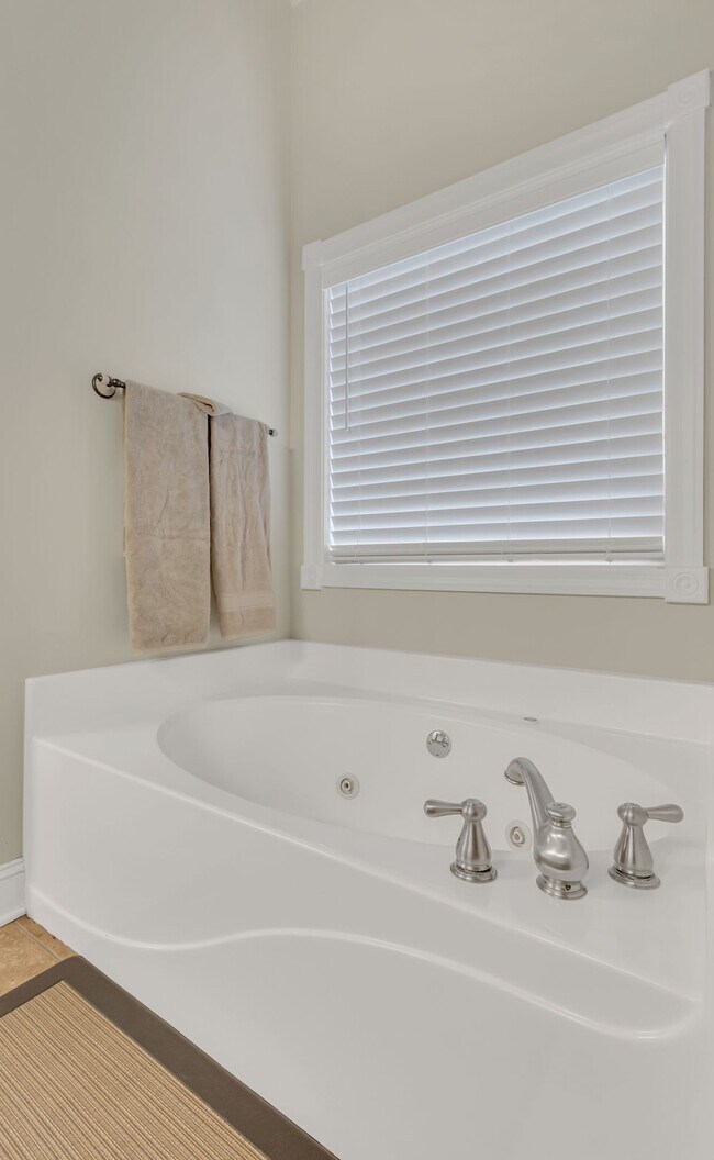 Building Photo - 1016 Red Pepper Ridge