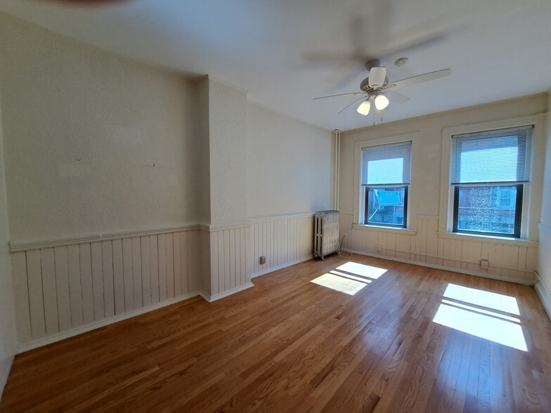 Building Photo - 342 Hanover St