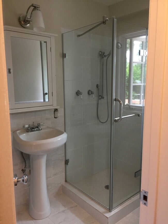 Building Photo - 3 Oaks - Ocean Ave House