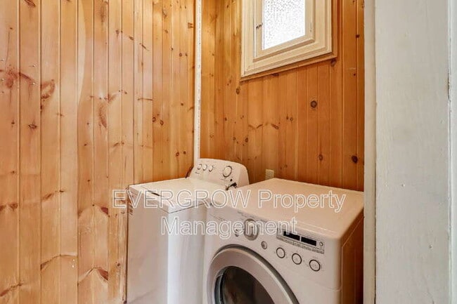 Building Photo - 1140 Hoyt Ave