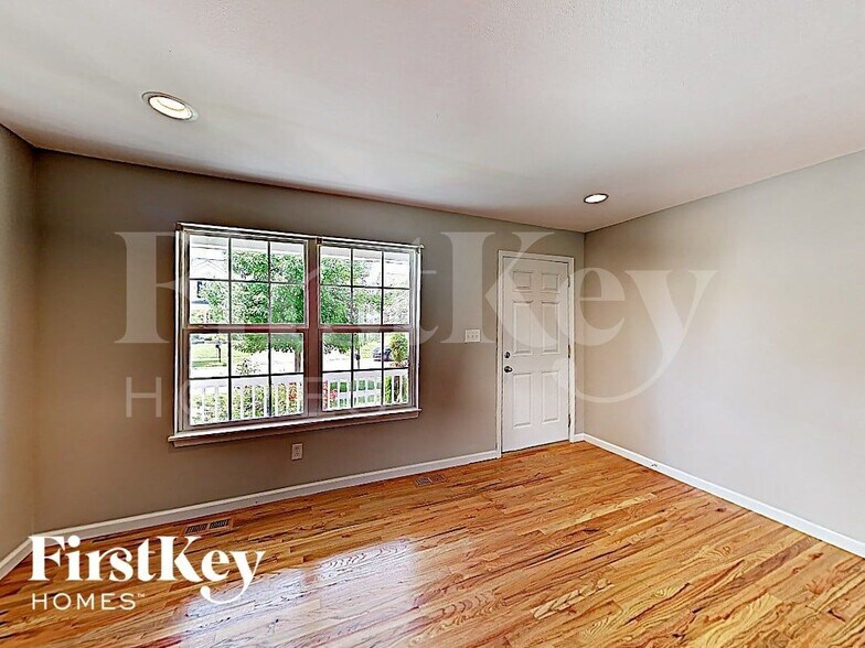 Building Photo - 227 Spring Borough Dr