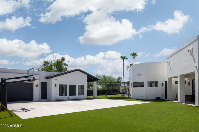 Building Photo - 6718 E San Juan Ave
