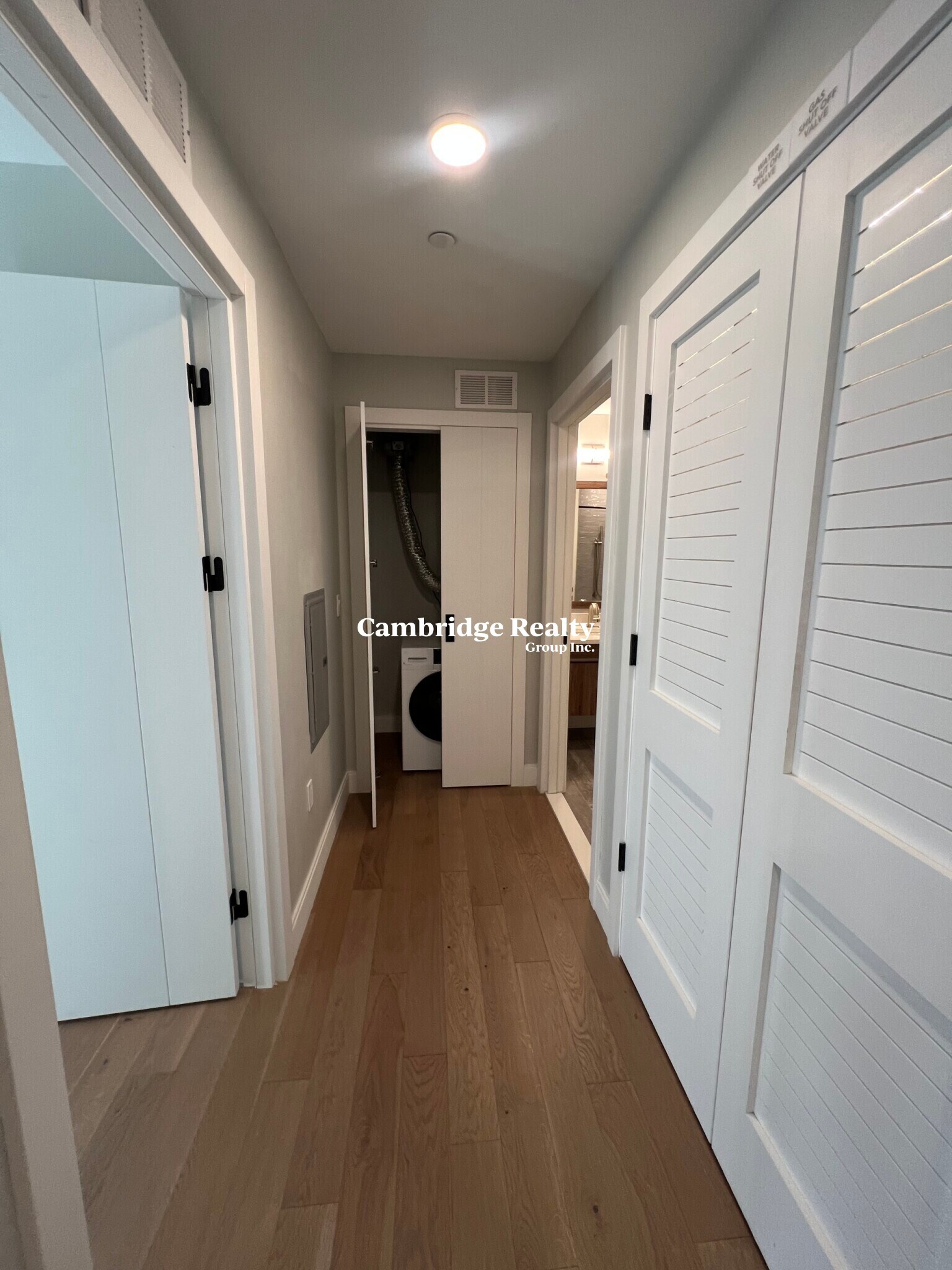 Building Photo - 8 Central St