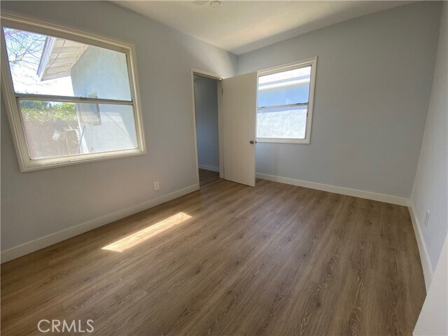 Building Photo - 506 W L St