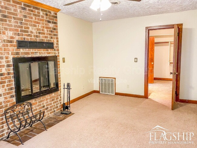 Building Photo - 1228 Forest Acres Dr