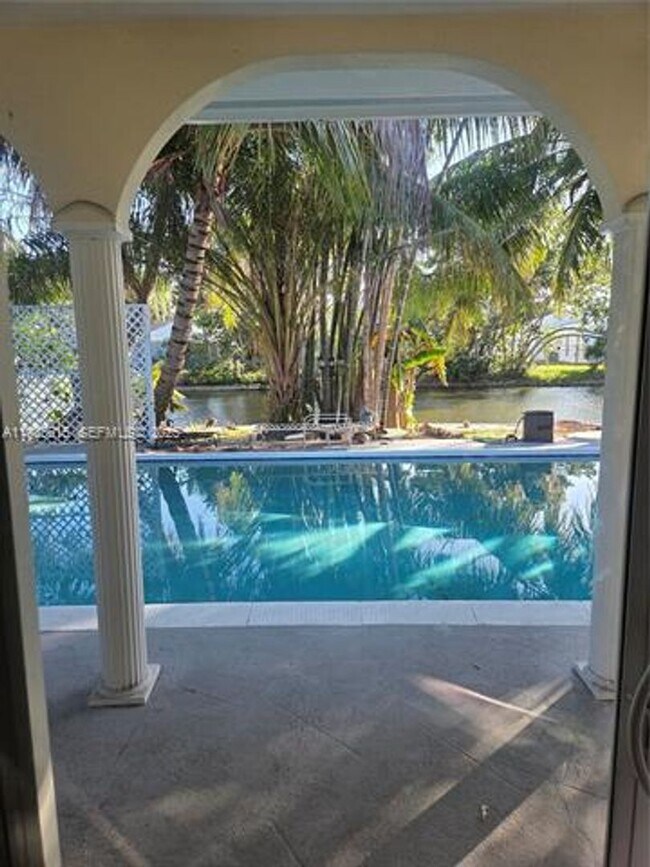 Building Photo - 301 SW 5th St