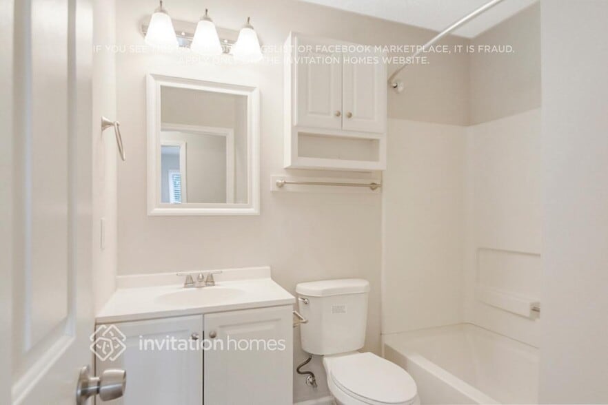 Building Photo - 3711 Phillips Way W