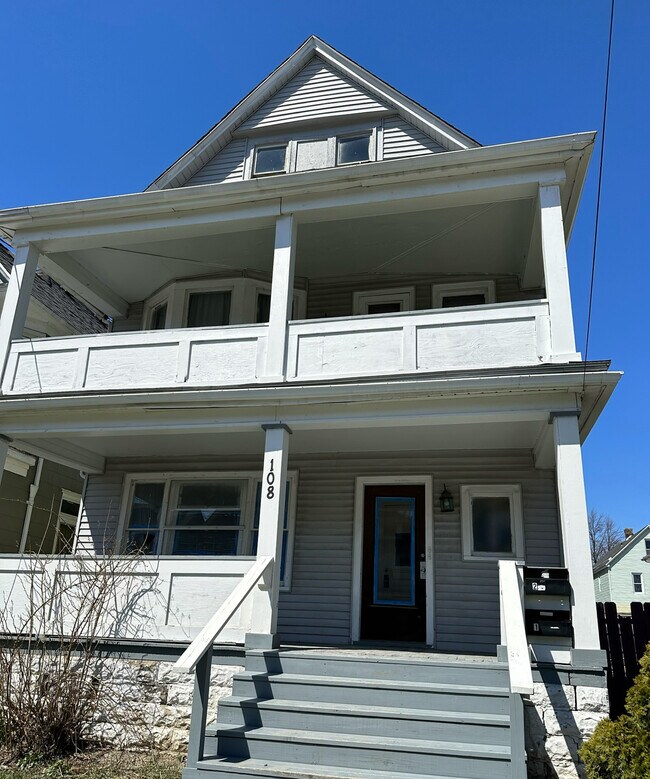 Building Photo - 108 Macamley St