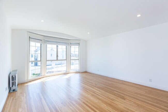 Interior Photo - 3820 Scott