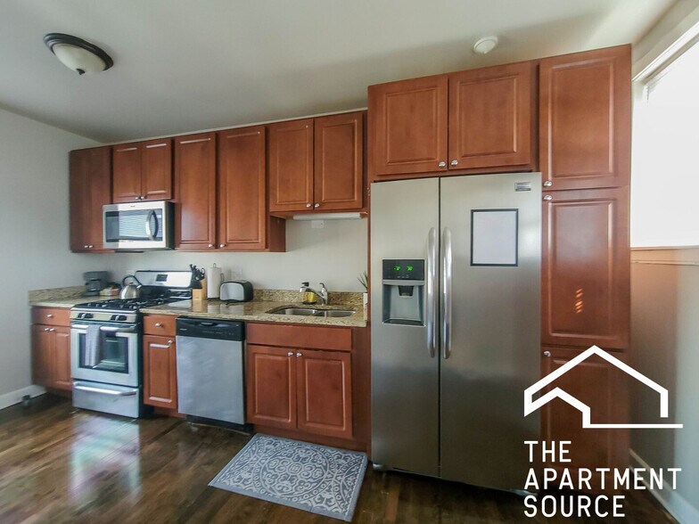 Building Photo - 5067 N Wolcott Ave