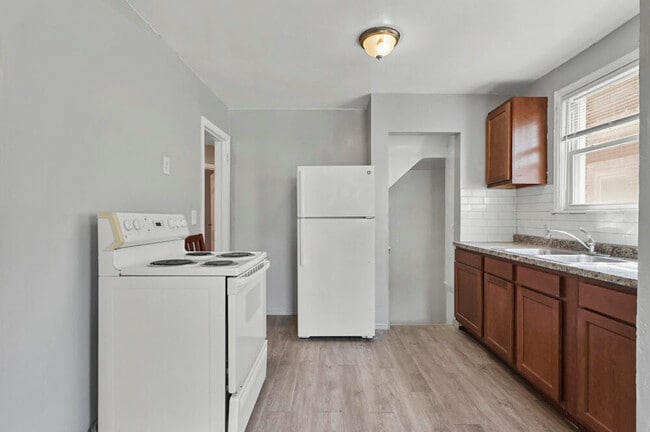 Building Photo - 18278 Manor