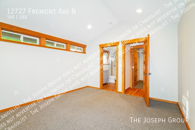 Building Photo - 12727 Fremont Ave N