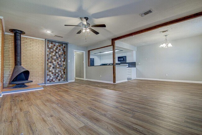 Building Photo - 1807 Briar Hill Dr
