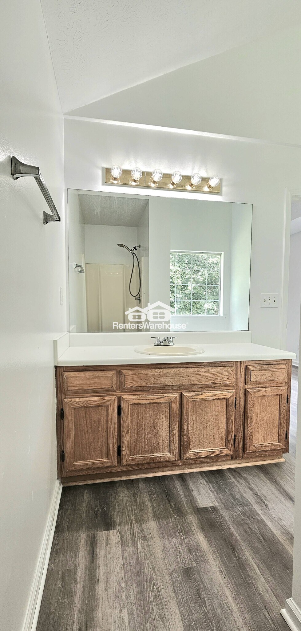 Building Photo - 5785 Creekside Dr