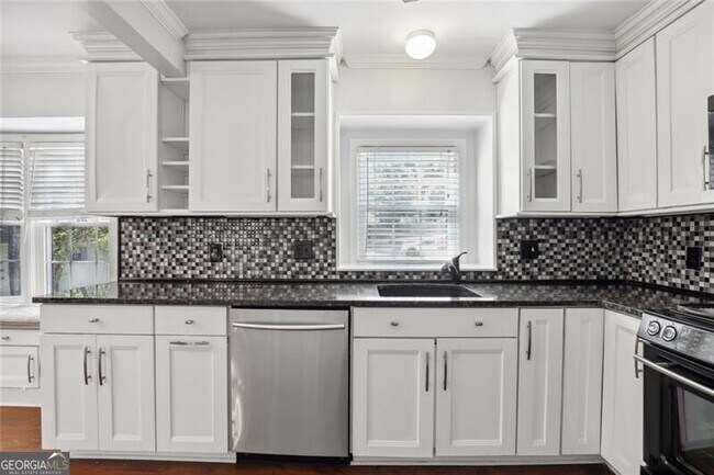 Primary Photo - 75 Montre Square NW