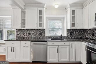 Building Photo - 75 Montre Square NW