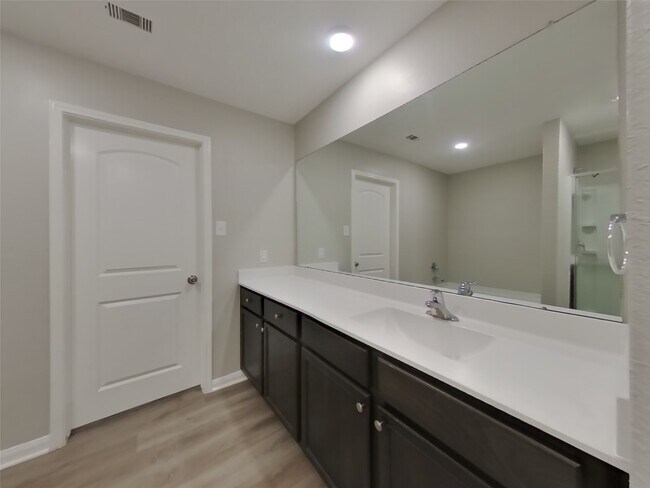 Building Photo - 23048 Shakespeare Dr