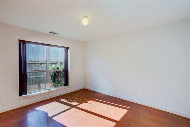 Building Photo - 3212 Yellowstone Blvd