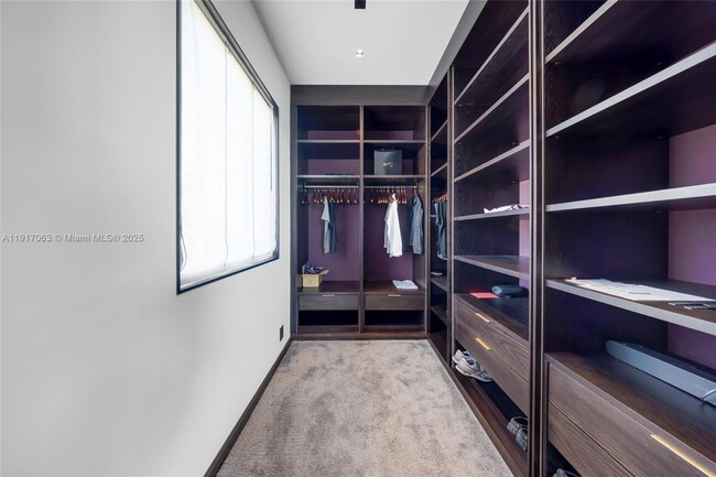 Building Photo - 200 W Rivo Alto Dr