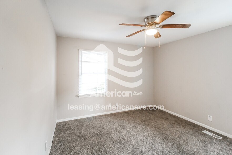 Building Photo - 2570 Greenleaf Dr