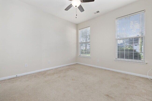 Building Photo - Coastal Living in a Quiet Community