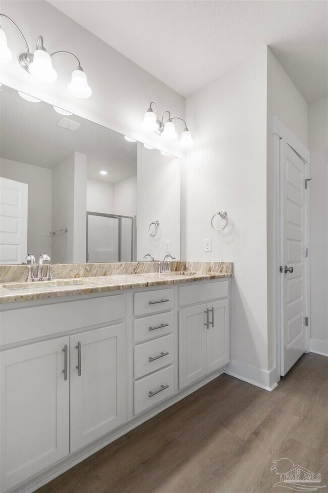 Building Photo - 704 Brambling Ct