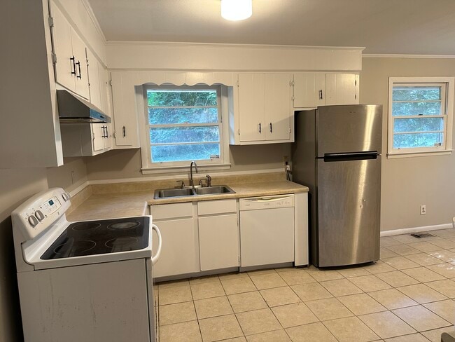 kitchen1 - 3352 Wedgewood Dr