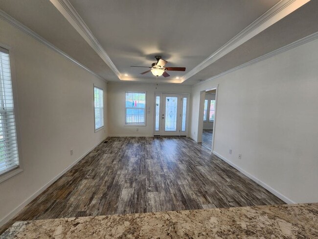 Building Photo - 521 Eland Dr
