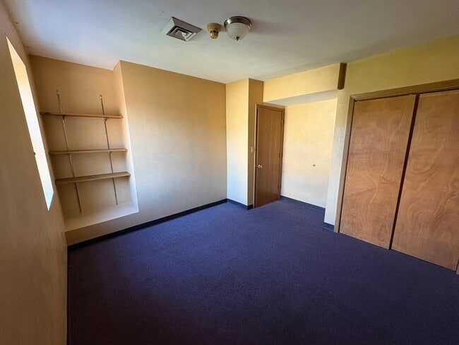 Building Photo - 425 S Main St