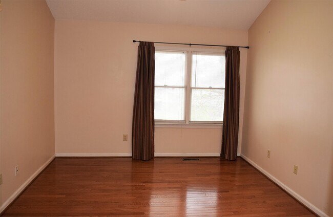 Building Photo - 7 Tamarisk Quay