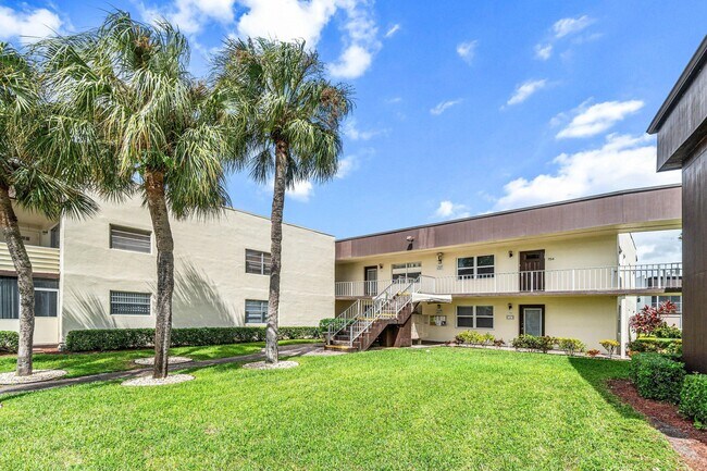 Building Photo - 733 Normandy Trail