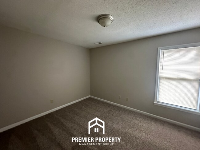 Building Photo - 968 Boones Hollow Dr