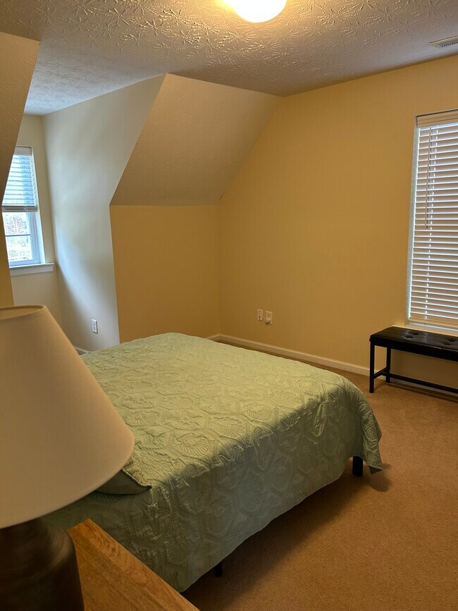 Building Photo - 2615 Rolling River Dr