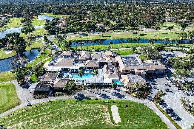 Building Photo - 8566 Casa Del Lago