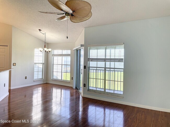 Building Photo - 7040 US-1