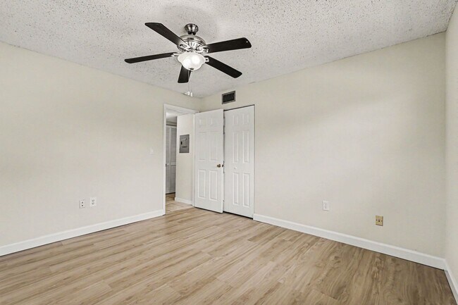 Building Photo - 3135 Shady Dell Ln