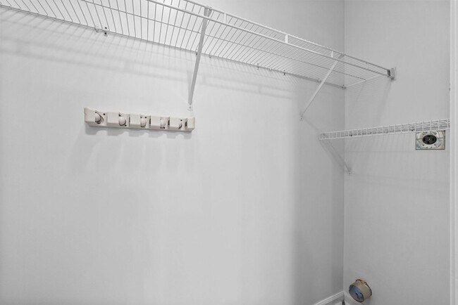 Building Photo - 3 Bedroom Pet Friendly Home For Rent Close...