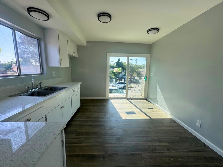 Building Photo - 2939 S Orange Dr