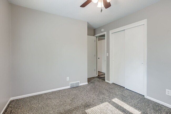 Building Photo - Spacious Split Entry with 2-Car Garage & Finished Basement!!