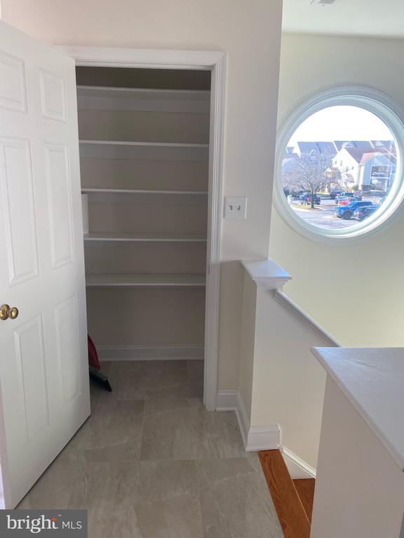 Building Photo - 9470 Scarlet Oak Dr